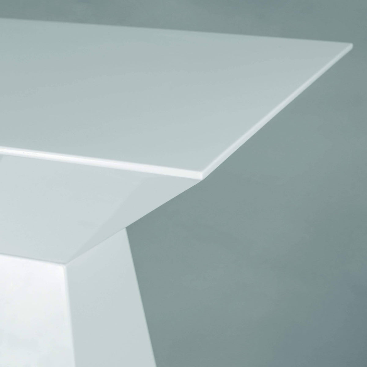 White Bar Table C4382