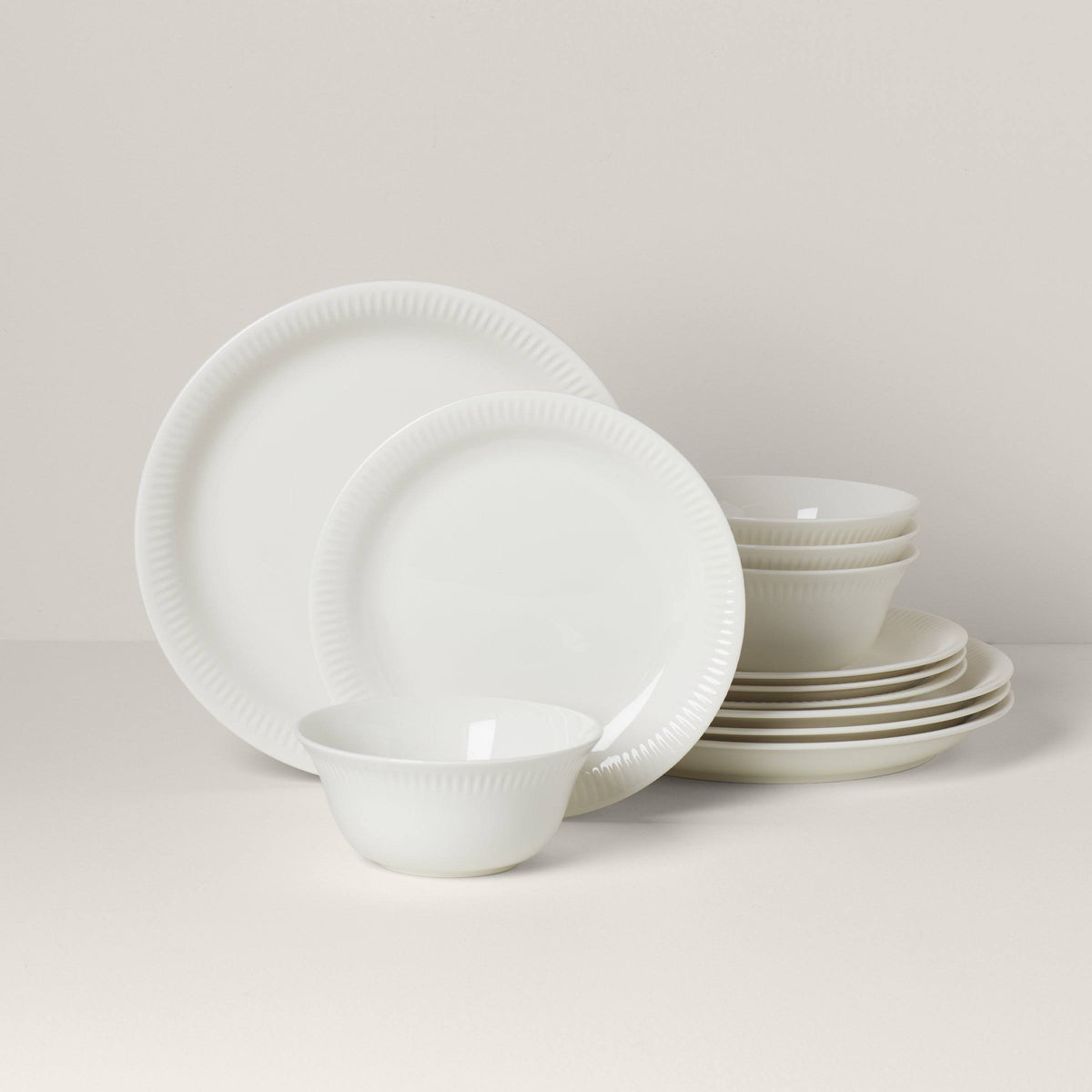12 Piece White Dinnerware Set D25669