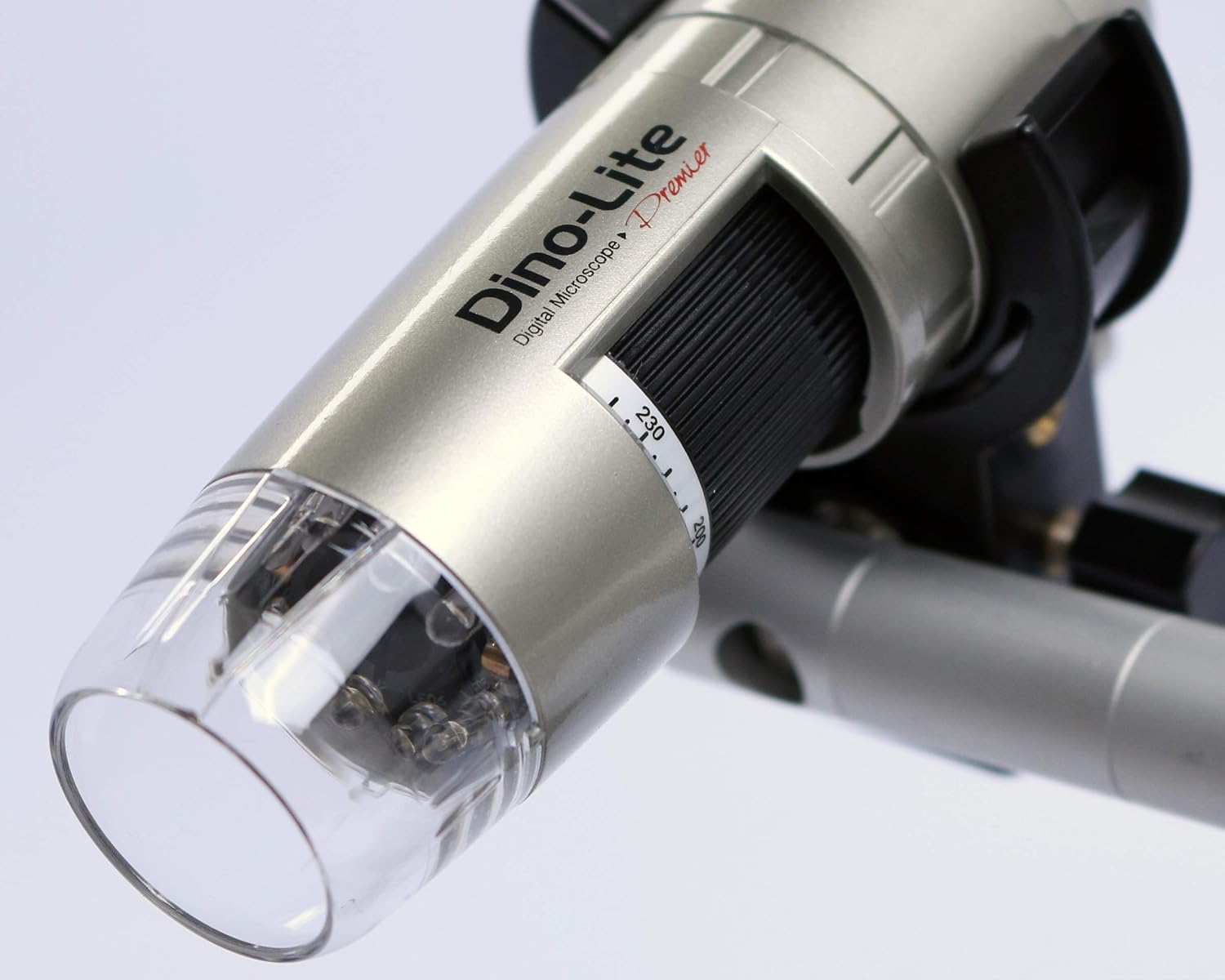 USB Digital Microscope, 10x - 50x, 230x Optical Magnification, 8 LEDs Q965036