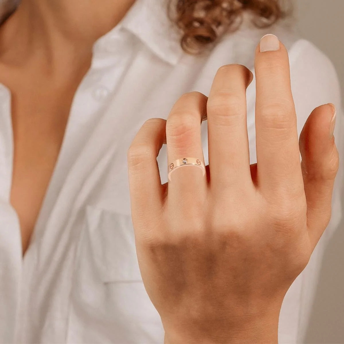 18k Rose Gold Wedding Band with 1 Diamond Q91481