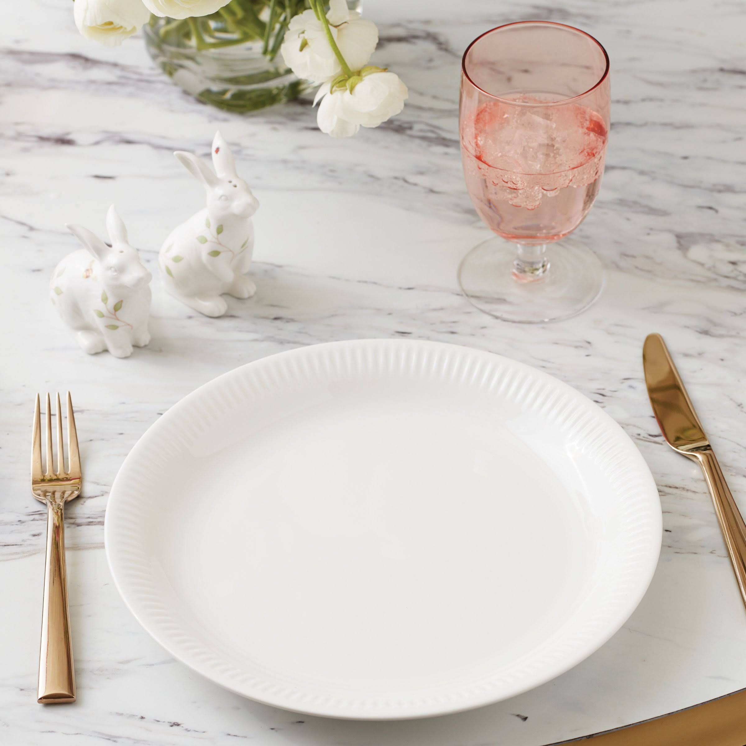 12 Piece White Dinnerware Set D25669