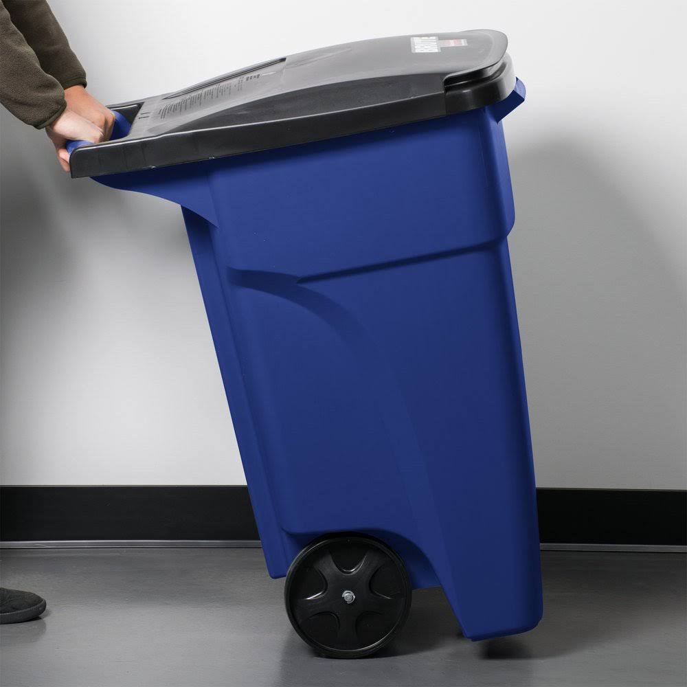 32 Gallon Gray Rollout Trash Container with Lid Y35441