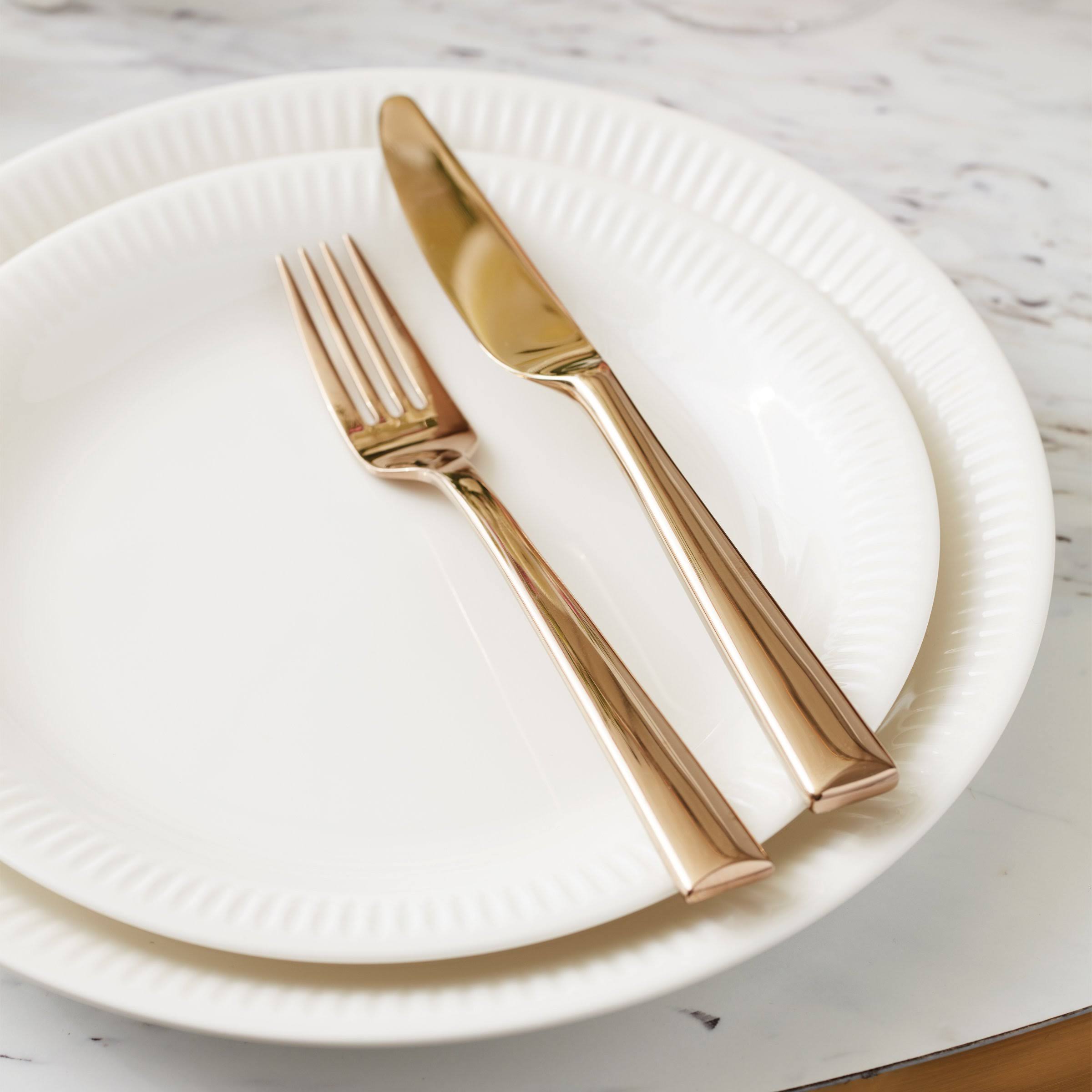 12 Piece White Dinnerware Set D25669