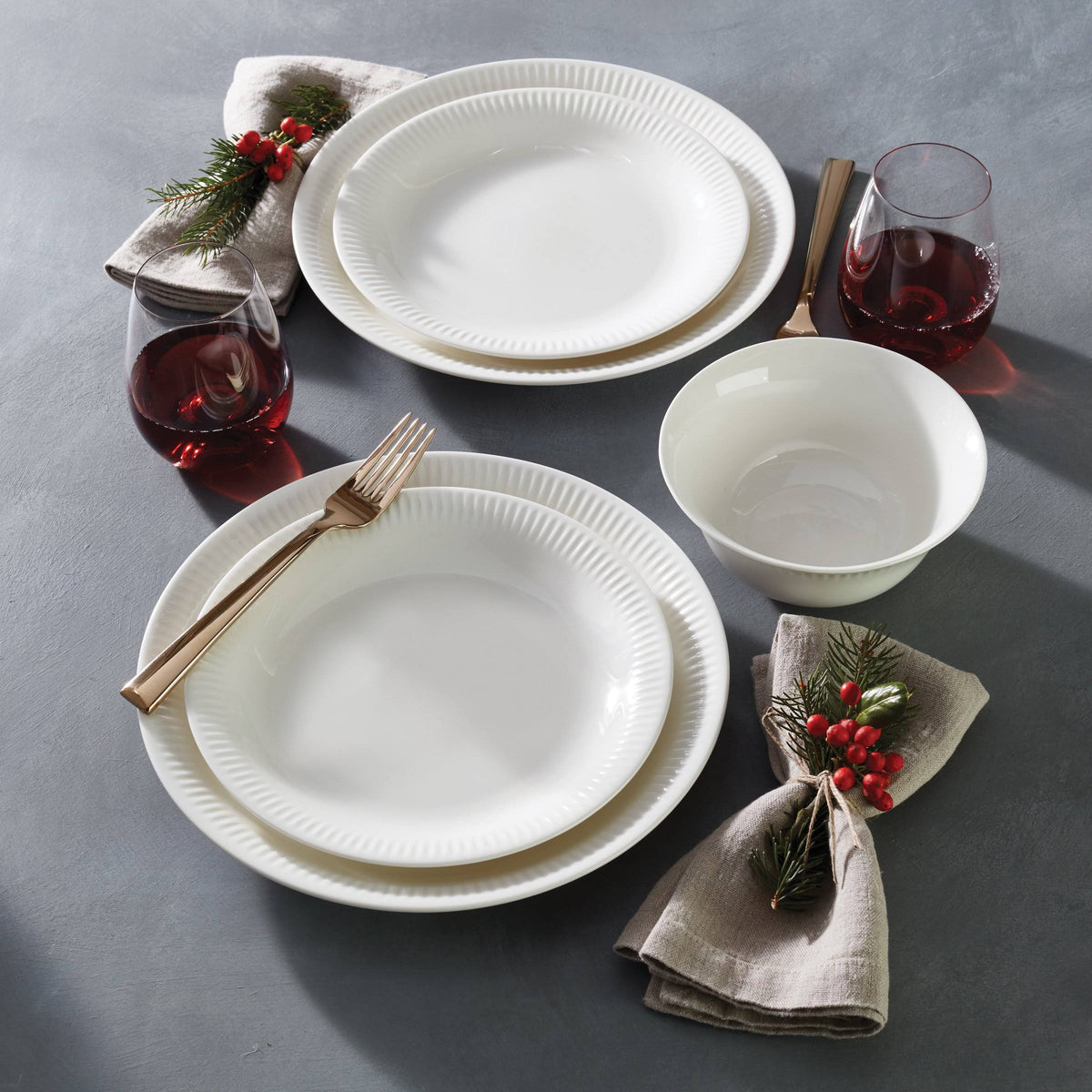 12 Piece White Dinnerware Set D25669